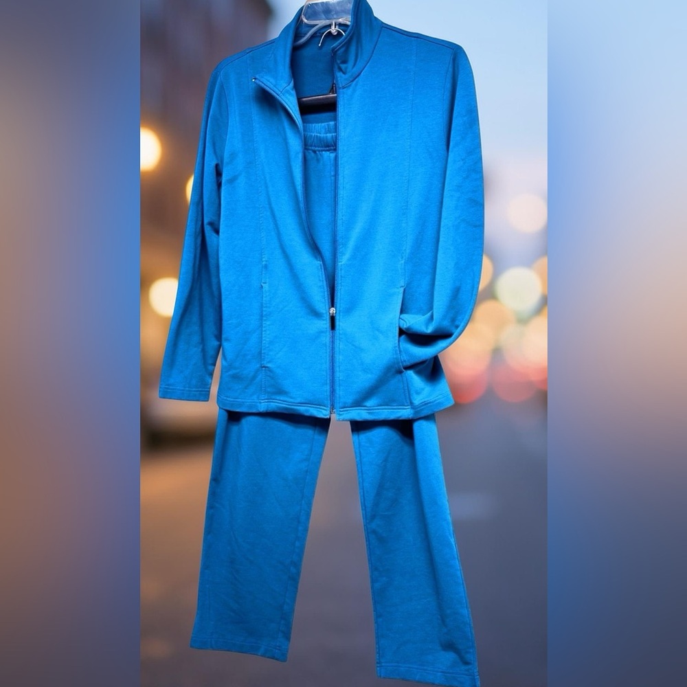Woman’s Blue 2pc Comfortable Lounge or Walking Outfit Zipper Closure on Jacket M
